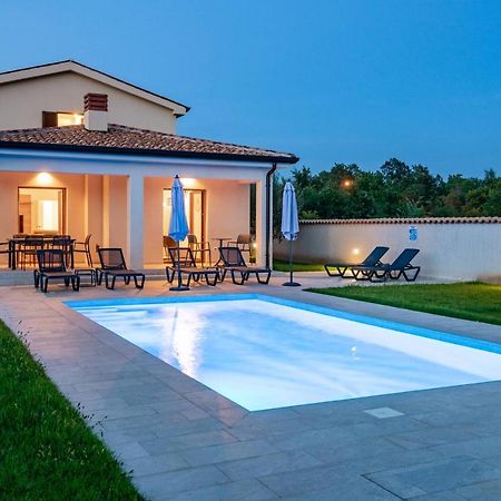 Holiday House Luca Пореч Екстериор снимка