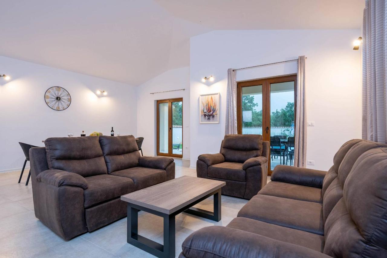 Holiday House Luca Пореч Екстериор снимка