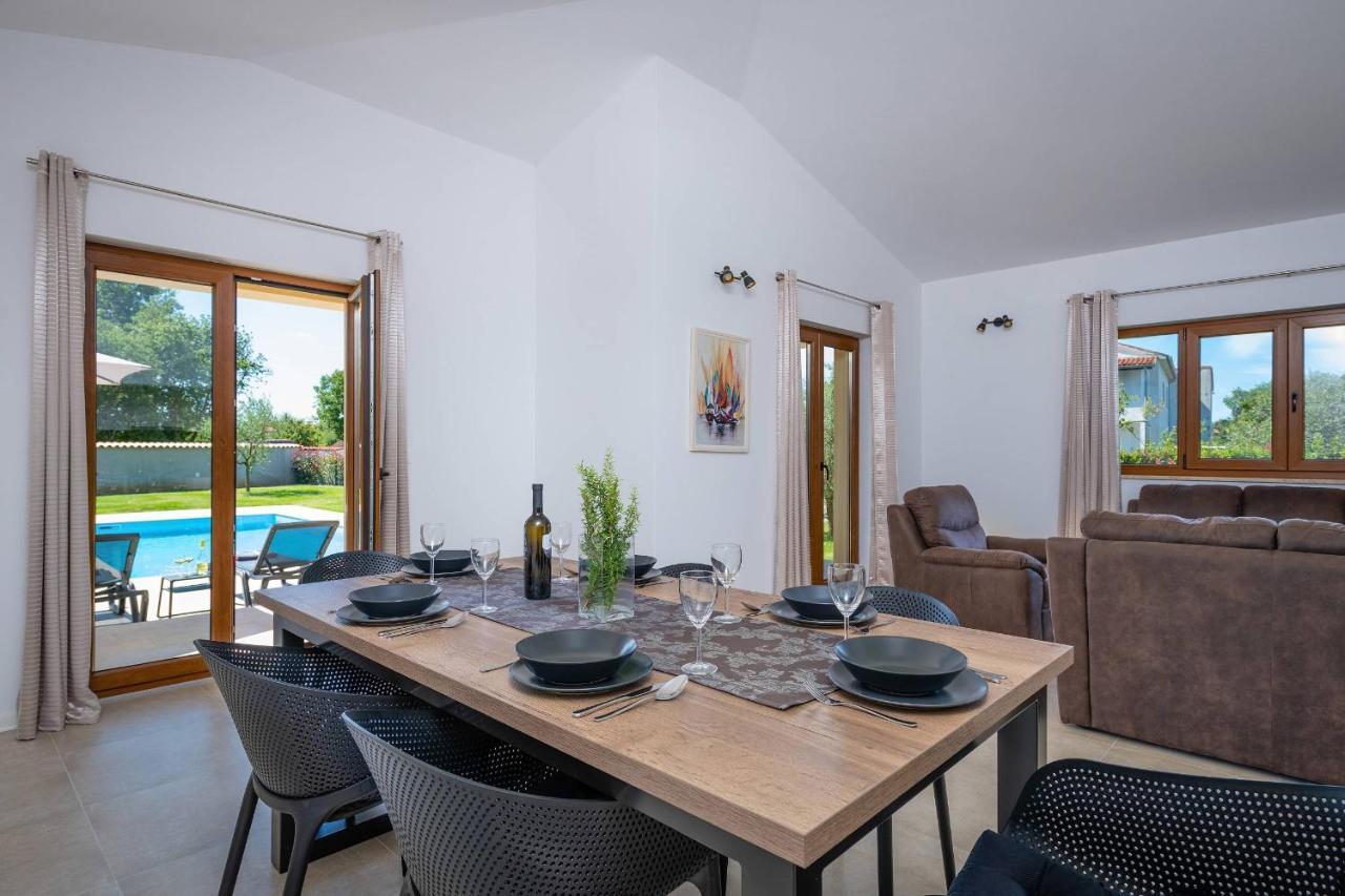 Holiday House Luca Пореч Екстериор снимка