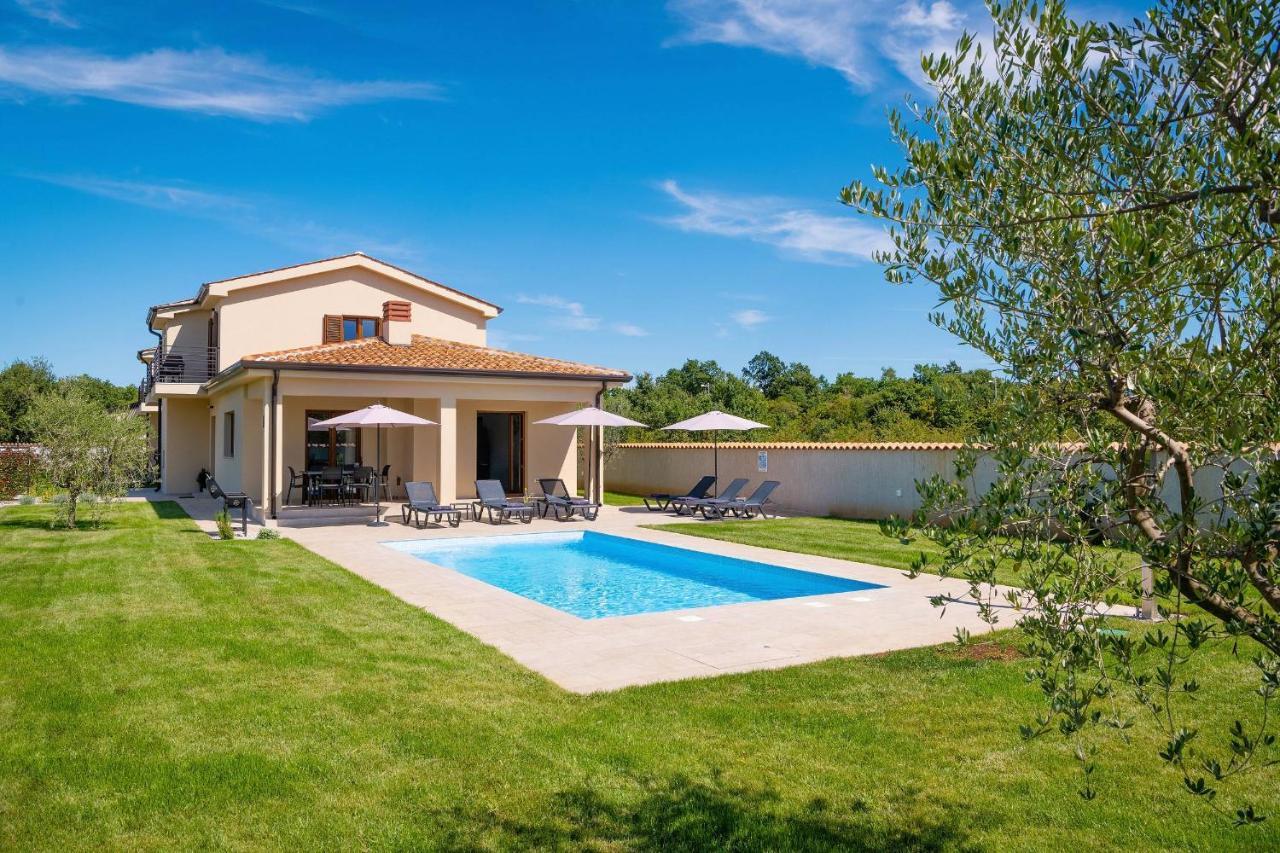 Holiday House Luca Пореч Екстериор снимка