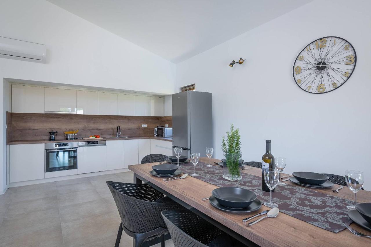 Holiday House Luca Пореч Екстериор снимка