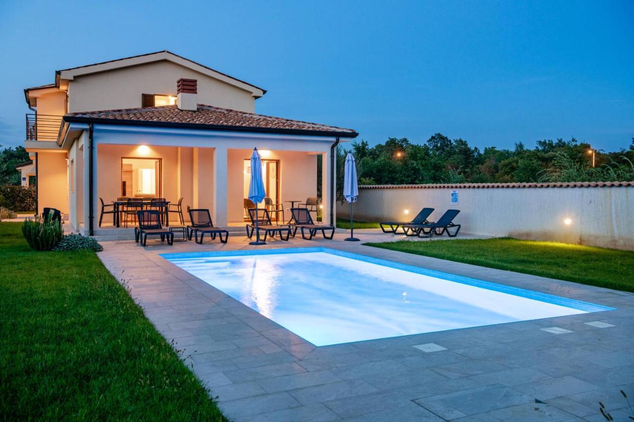 Holiday House Luca Пореч Екстериор снимка
