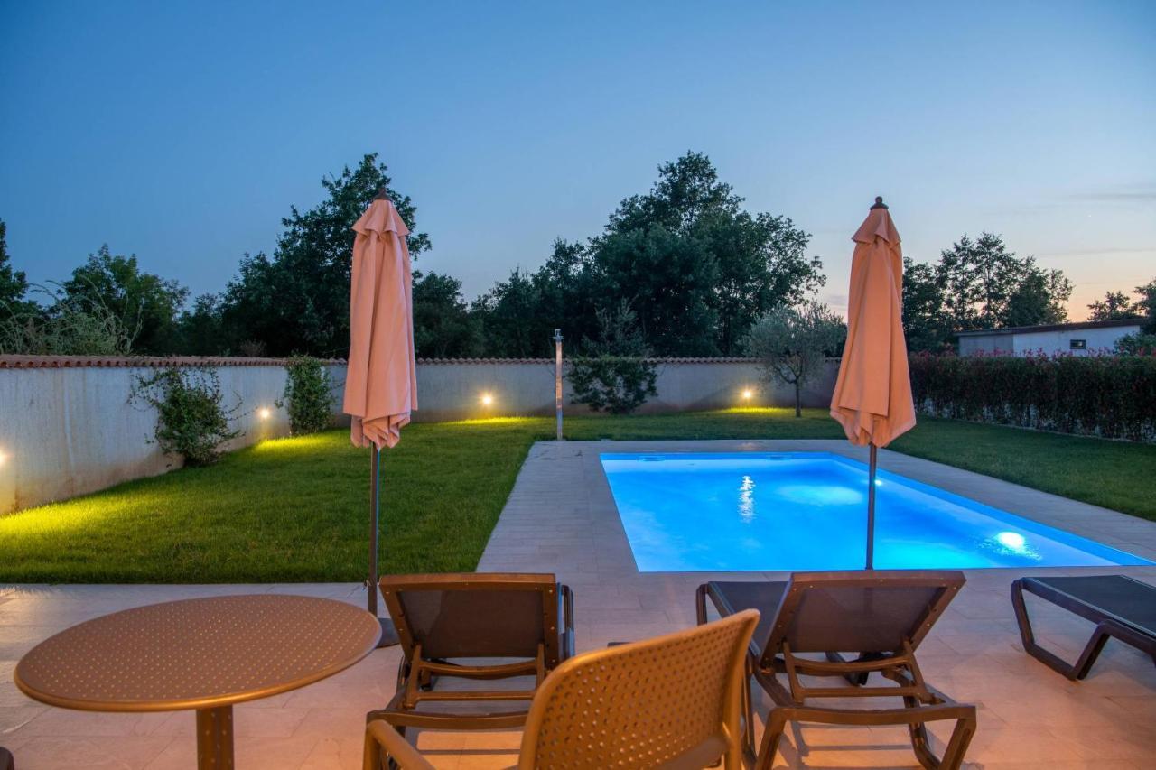 Holiday House Luca Пореч Екстериор снимка